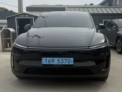 Tesla Model Y · 2026 год