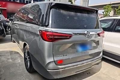 Buick GL8 2023, 117899 км, за 188541.68 CNY