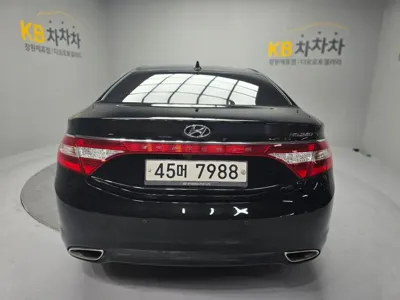 Hyundai Grandeur 2012, 141000 км, за 3170.91 USD