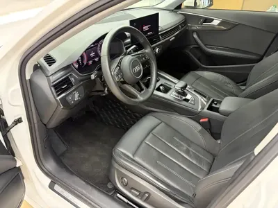 Audi A4L 2020, 71000 км, за 109800 CNY