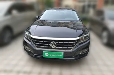 Volkswagen Passat 2020, 33900 км, за 97870.36 CNY