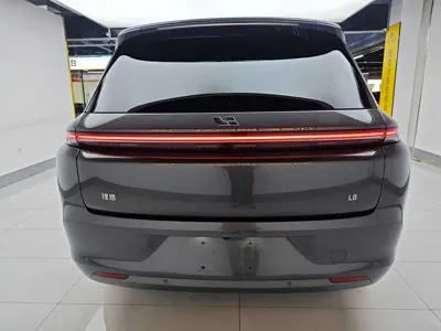 Li Auto Li L8 2025, 4300 км, за 275800 CNY