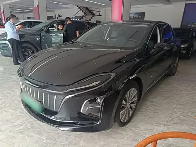 Hongqi Hongqi E-QM5 · 2023 год