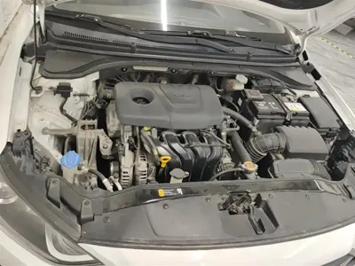 Hyundai Elantra 2017, 70300 км, за 35400 CNY - фото 10