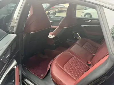 Audi A7L 2025, 6000 км, за 338800 CNY