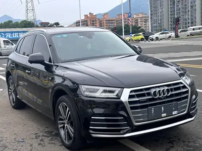 Audi Q5L 2020, 80000 км, за 119800 CNY