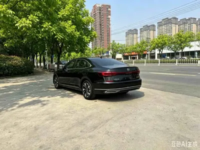 Volkswagen Passat 2021, 55000 км, за 105800 CNY