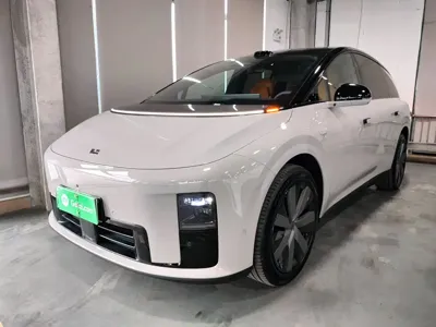 Li Auto 理想i8 · 2025 год