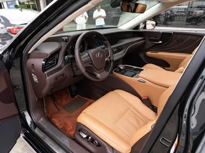 Lexus LS 2019, 145000 км, за 229600 CNY - фото 9