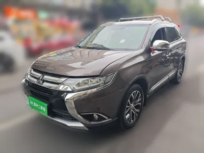 Mitsubishi Outlander · 2016 год