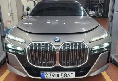 BMW 7-Series · 2023 год