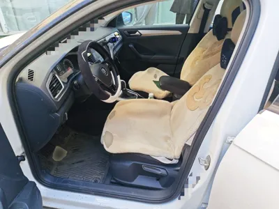 Volkswagen T-Roc 2018, 49600 км, за 62827.73 CNY - фото 12