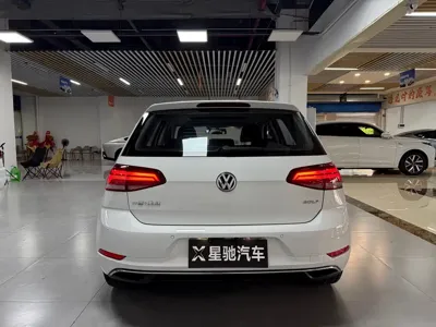 Volkswagen Golf 2018, 83000 км, за 43800 CNY