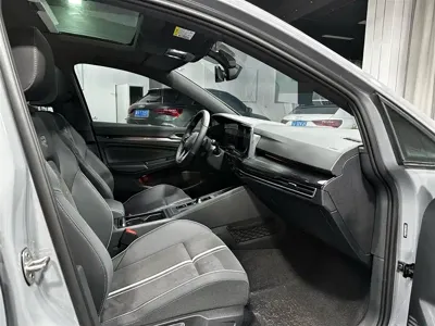 Volkswagen Golf 2022, 18000 км, за 153800 CNY - фото 12
