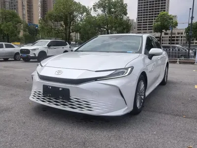 Toyota Camry · 2025 год