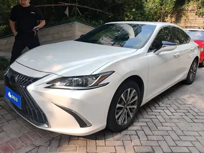 Lexus ES · 2023 год