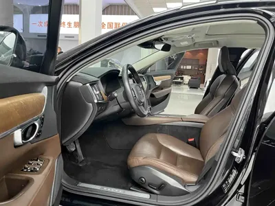 Volvo S90 2020, 110000 км, за 115000 CNY