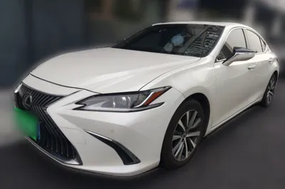 Lexus ES · 2018 год