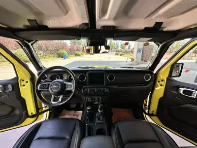 Jeep Wrangler PHEV 2024, 110000 км, за 216000 CNY