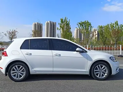 Volkswagen Golf 2018, 83000 км, за 55800 CNY - фото 4