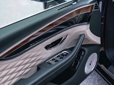 Bentley Flying Spur PHEV 2023, 16000 км, за 2118000 CNY - фото 9