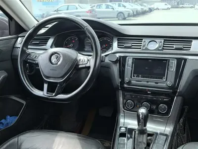 Volkswagen Passat 2017, 60000 км, за 35800 CNY - фото 5