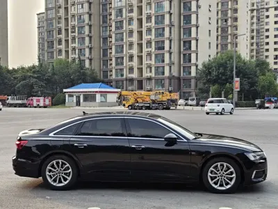 Audi A6L 2020, 130000 км, за 136800 CNY