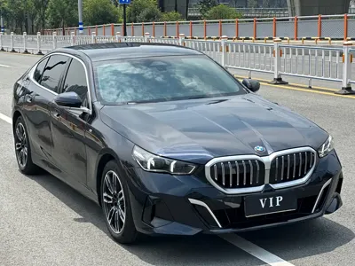 BMW 5 Series 2025, 40000 км, за 272800 CNY