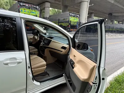 Toyota Sienna 2015, 146000 км, за 92000 CNY - фото 7
