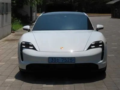 Porsche Taycan · 2023 год