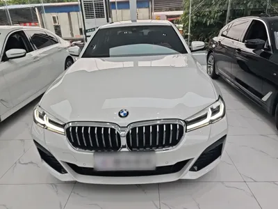 BMW 5 Series 2023, 22100 км, за 300402.26 CNY