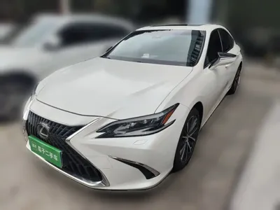 Lexus ES · 2022 год