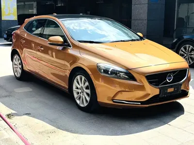 Volvo V40 2013, 120000 км, за 21800 CNY