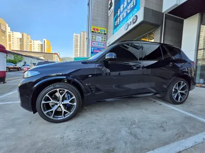 BMW X5 2026, 5000 км, за 87790000 KRW