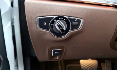 Mercedes-Benz E-Class 2022, 56816 км, за 38500000 KRW - фото 29