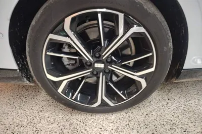 Geely Galaxy E8 2025, 11600 км, за 147060.47 CNY - фото 11