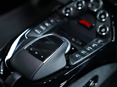 Aston Martin V8 Vantage 2024, 14100 км, за 1358000 CNY - фото 47