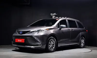 Toyota Sienna · 2023 год