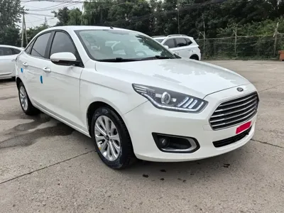 Ford Escort 2015, 100000 км, за 19800 CNY