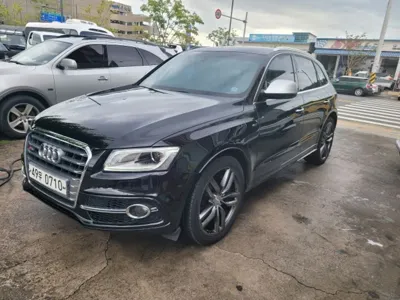 Audi SQ5 · 2015 год