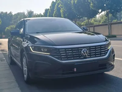 Volkswagen Passat 2023, 106300 км, за 75500 CNY