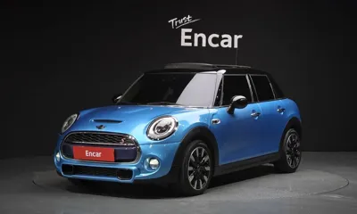 MINI Cooper · 2018 год
