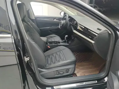 Volkswagen Passat 2021, 70900 км, за 98000 CNY - фото 8