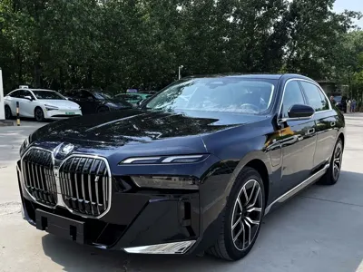 BMW i7 · 2025 год