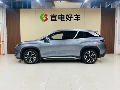 BYD L DM-i 2024, 27000 км, за 97800 CNY
