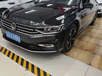 Volkswagen Magotan 2023, 80000 км, за 99900 CNY