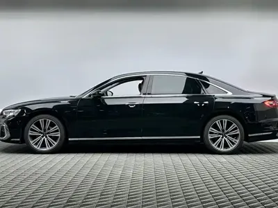 Audi A8 2024, 38000 км, за 395000 CNY