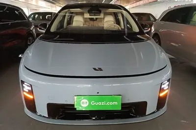 Li Auto Li Auto i8 2025, 13300 км, за 315534.54 CNY