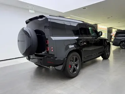 Land Rover Defender 2026, 6700 км, за 697000 CNY