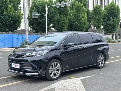 Toyota Sienna · 2025 год